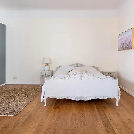 Lejlighed Dreamy High-ceiling In The Centre